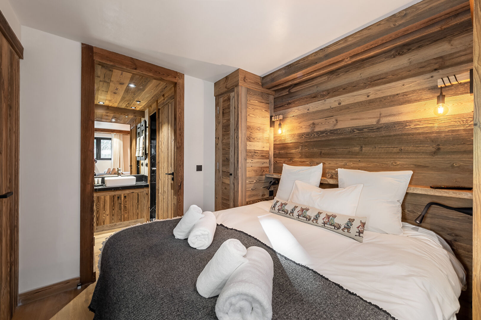 Surélévation des Verdet - Modern Alpine Apartments for Sale in Val d’Isère with high-ceilings - bedroom